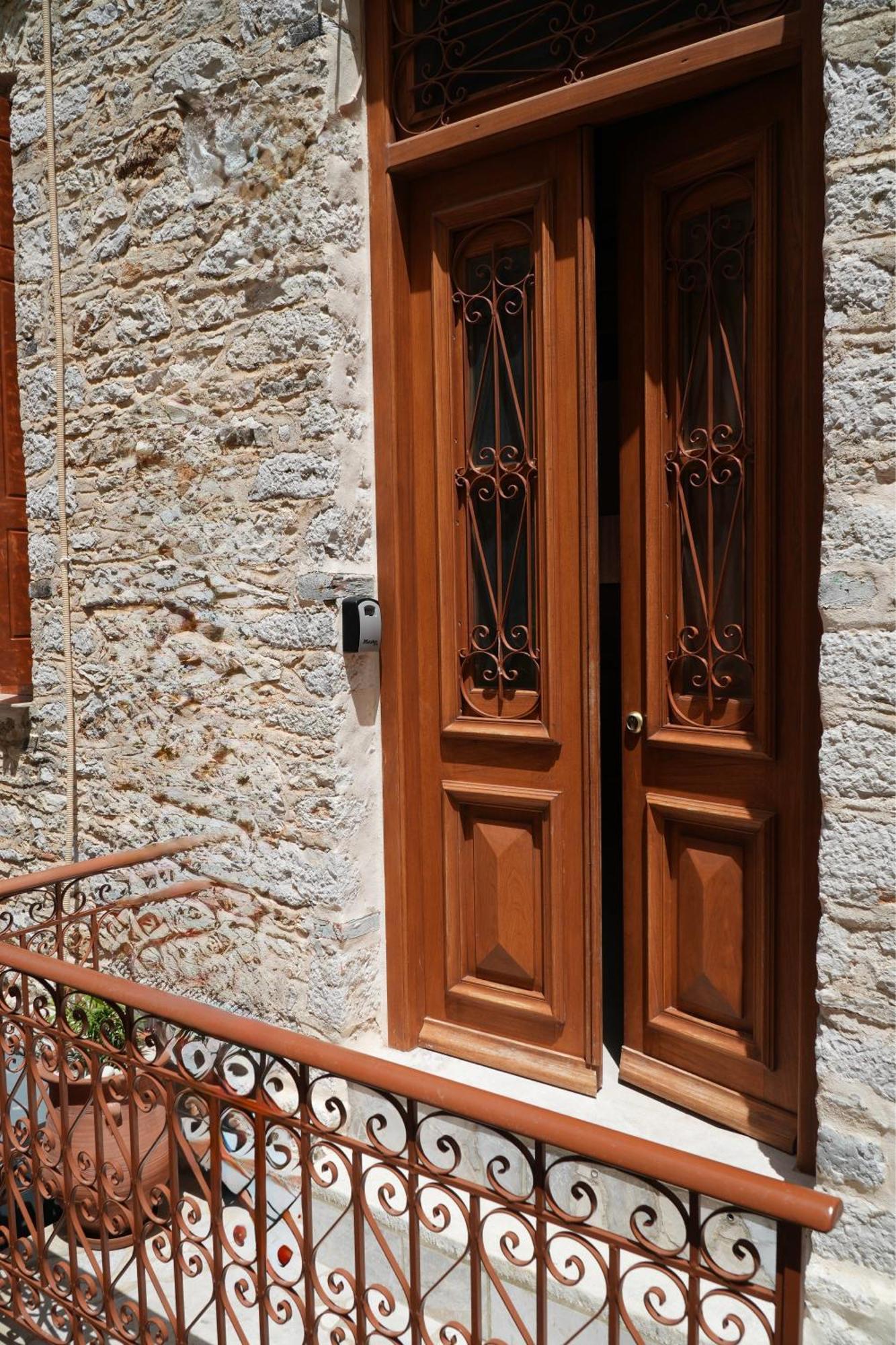 Stone Living Symi Central Apartments ภายนอก รูปภาพ